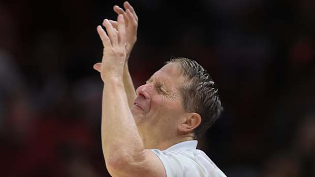 Razorbacks coach Eric Musselman in frustration against UNC-Greensboro